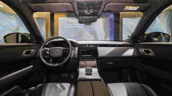 L560 CN Launch Interior