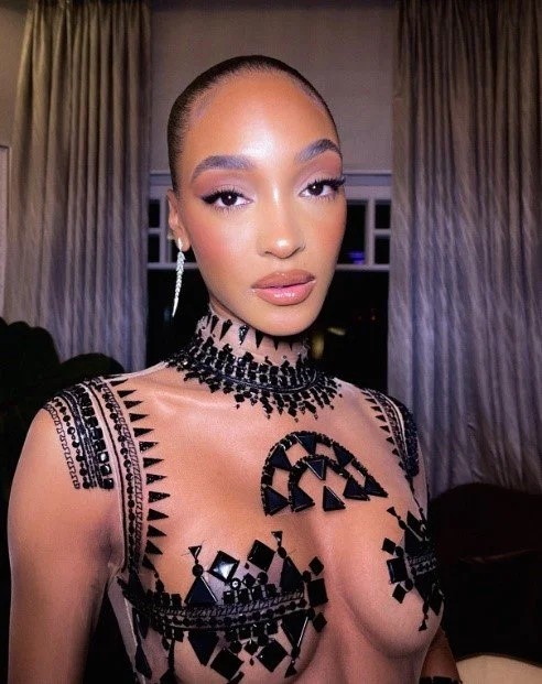 Charlotte Tilbury携令人惊叹的明星阵容庆贺2022英国时尚大奖