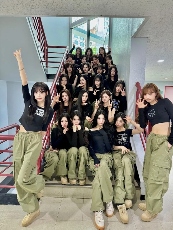 8 个拥有 10 名以上成员的 K-Pop 女子组合:IZ*ONE、LOONA 等等!