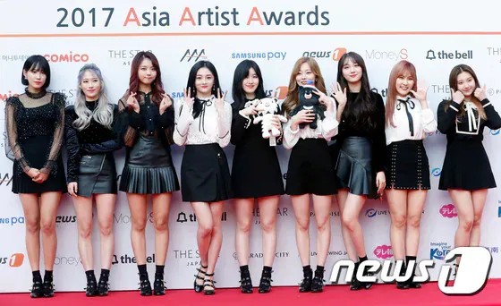 8 个拥有 10 名以上成员的 K-Pop 女子组合:IZ*ONE、LOONA 等等!