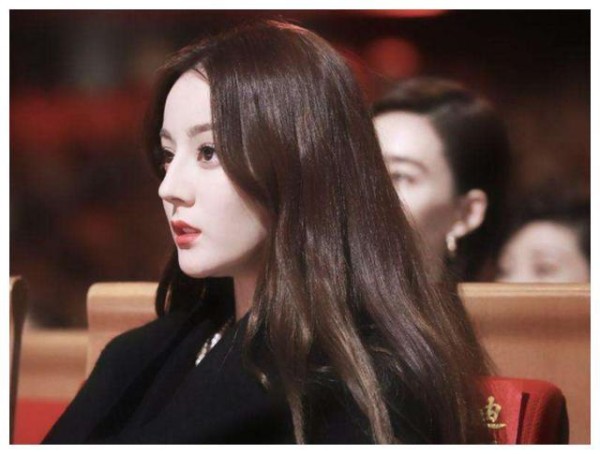 正能量明星排行出炉：迪丽热巴无缘前5，王一博第3，榜首是男神