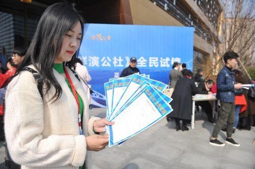 知名演员选角导演坐阵“全民试镜”《群演公社》助推群演逐梦路