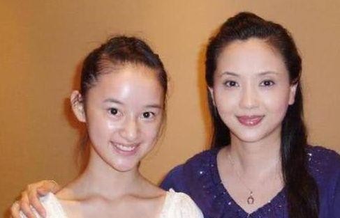 一夜成名的女明星，丈夫去世一人带娃，之后再嫁，如今过成这样