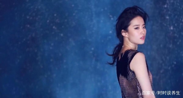 明星健身出奇招，瑜伽、器材齐上阵，最喜欢的是哪位？