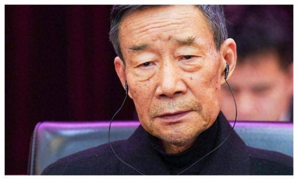 明星素颜颜值揭秘，绝不可错过，颜值惊艳，魅力无限!
