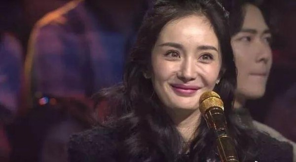 明星真实颜值的特写：杨幂好不自然孙俪很漂亮关晓彤胜在年轻