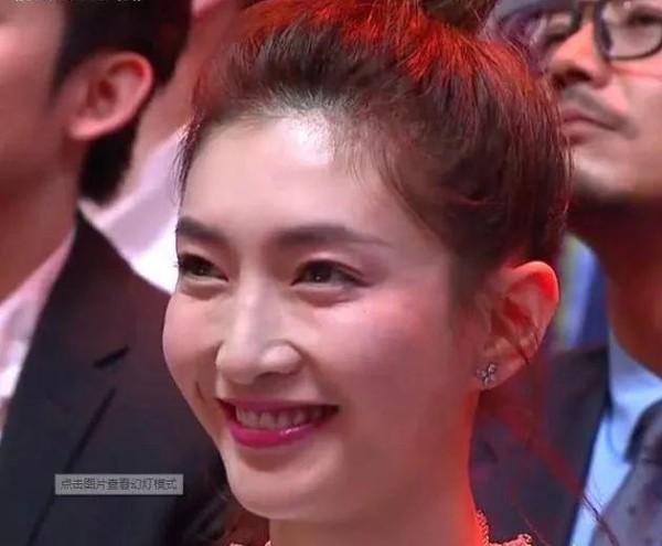 明星真实颜值的特写：杨幂好不自然孙俪很漂亮关晓彤胜在年轻