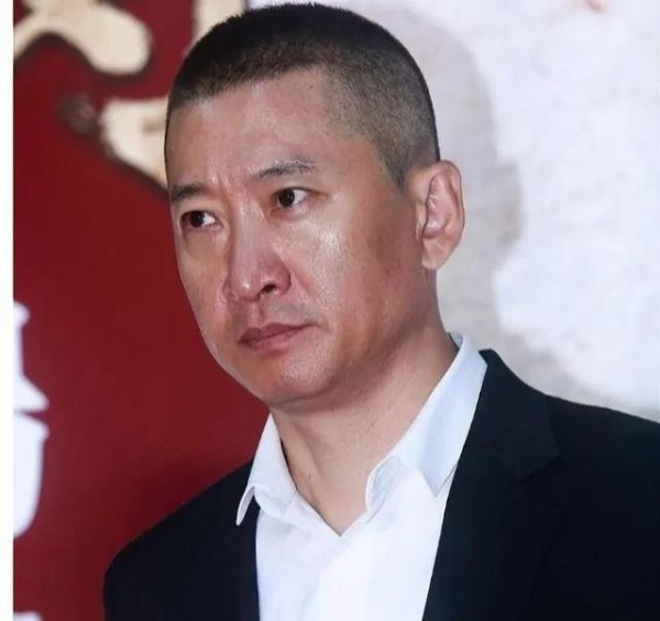 从当红明星到孤独转型者：周杰的性格与事业沉浮记