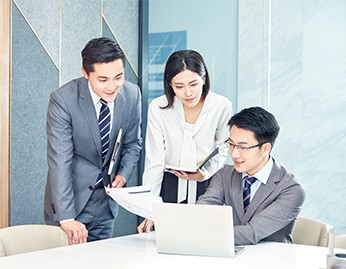 借助演讲
