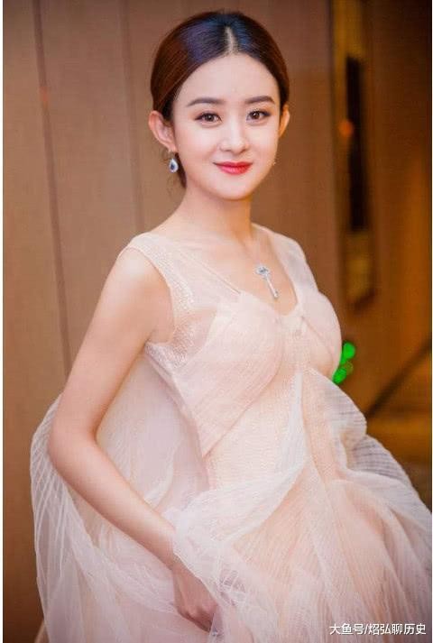 赵丽颖公布喜讯, 社交平台不淡定了, 网友: “恭喜一家三口”?
