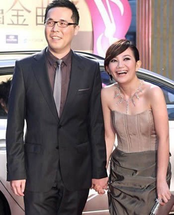 盘点娱乐圈用“性福”秀夫妻恩爱的十大明星