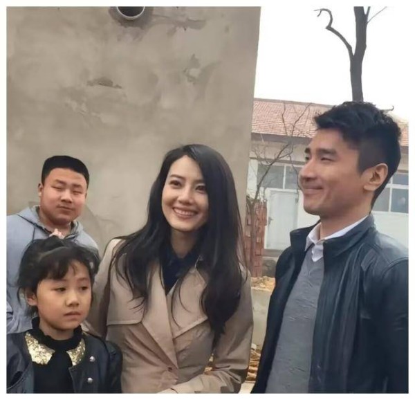 村花高圆圆回老家，却突然遭遇找不到对象的赵又廷！