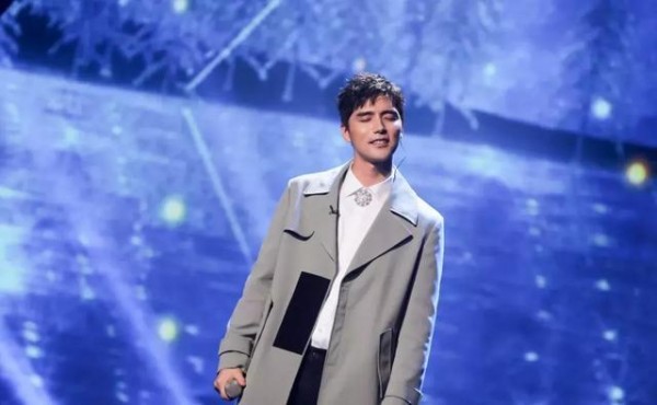 从《声入人心》出圈后，音乐剧演员阿云嘎下一步做“斜杠艺人”？