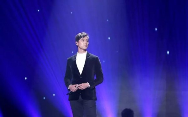 从《声入人心》出圈后，音乐剧演员阿云嘎下一步做“斜杠艺人”？