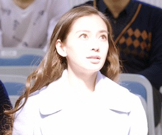 杨颖账号解封，复出受群嘲，黄晓明亮相《新闻联播》，反差鲜明
