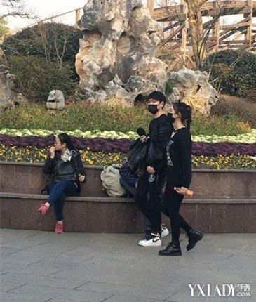 【图】林允冯绍峰好上真的吗    十指紧扣恩爱出游
