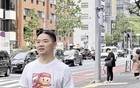 刘强东现身日本街头，背后亮了！