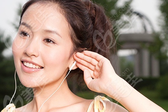 美国女星青睐面部抗皱瑜伽 示范6种POSE