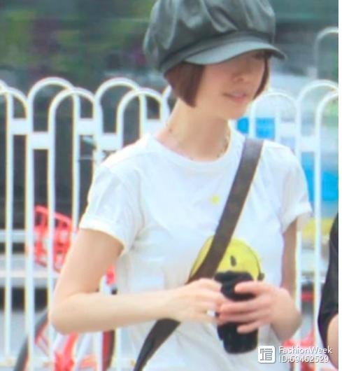 42岁杨丽娟疯狂追星，父亲自杀，现状悲惨