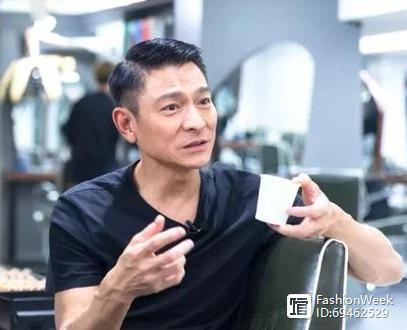 42岁杨丽娟疯狂追星，父亲自杀，现状悲惨