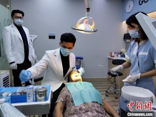 “可米小子”主唱当牙医，明星变回“素人”有何不可