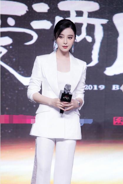 爱满民尖明星直播活动盛大启幕，范冰冰吴飞儿成媒体关注焦点