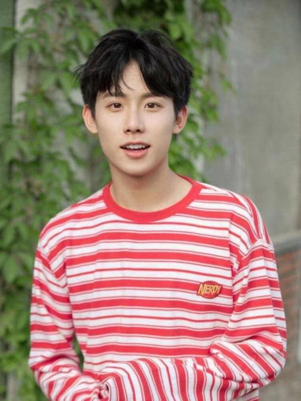 00后明星粉丝榜：易烊千玺仅排第五，第一位7天涨粉20多万