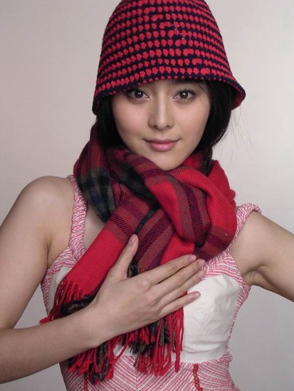 综述:内地女星抢滩05年娱乐圈看谁最红(组图)