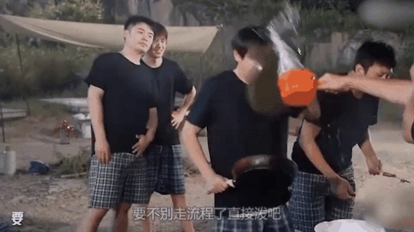 扒哥今日,海外吃瓜：1. 海外吃瓜新动态：惊喜不断，网友热议