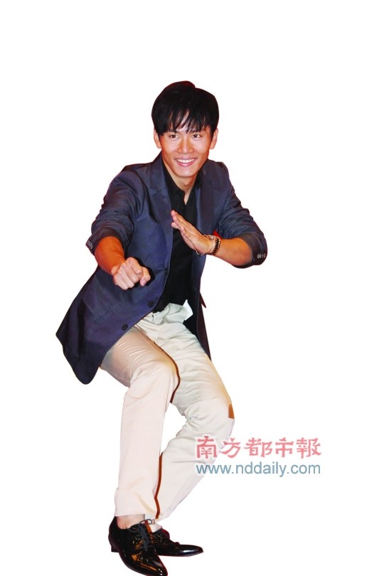 在《锦衣卫》发布会上,戚玉武一试身手