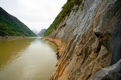 陈冠希流出的有视频：“陈冠希私密视频风波：娱乐明星私生活再引热议，公众心态需反思”-1