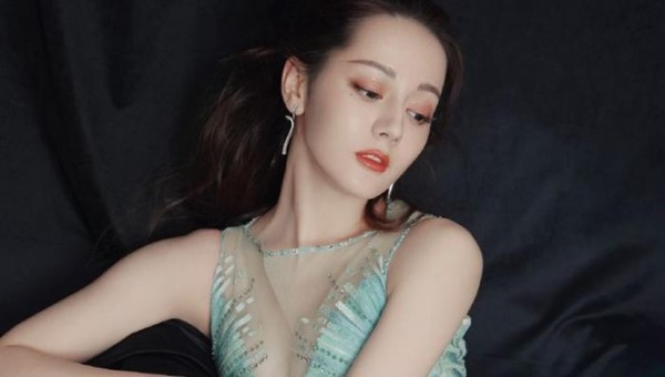 女艺人明争暗斗“藏心机”，迪丽热巴杨紫粉丝正面刚，梁子结下了