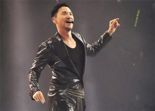 全球最红的5位男歌手，中国仅一人上榜，不是谭咏麟更不是黄家驹