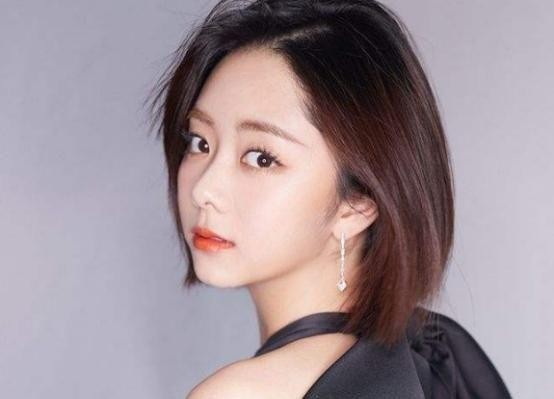 戏路窄，资源“虐”，谭松韵用15年，把一手烂牌打成王炸