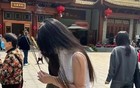 穿成这样去拜佛，是对佛的不敬吧！
