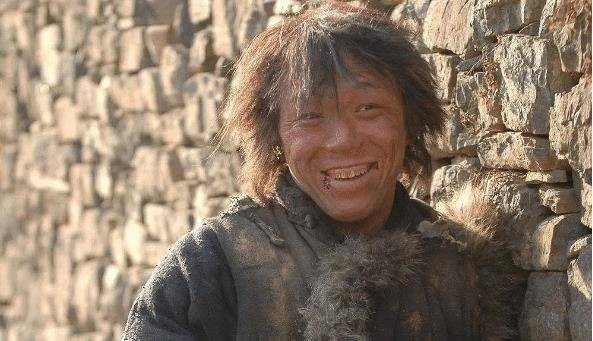明星最奇葩“走红”方式，出道12年无人识，剧中蹲了个坑瞬间火遍全国