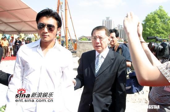 组图：容祖儿谢霆锋等出席英皇明星城动土典礼