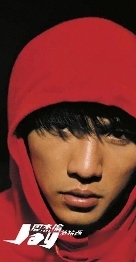 周杰伦：从“音乐天王”变身“家庭男人”，低调人生超感人！