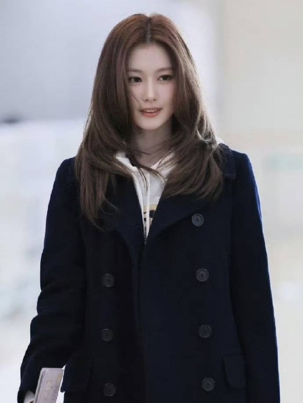 鹿晗竟关注 Sana 的 Ins，难道这是娱乐圈新故事的开端？