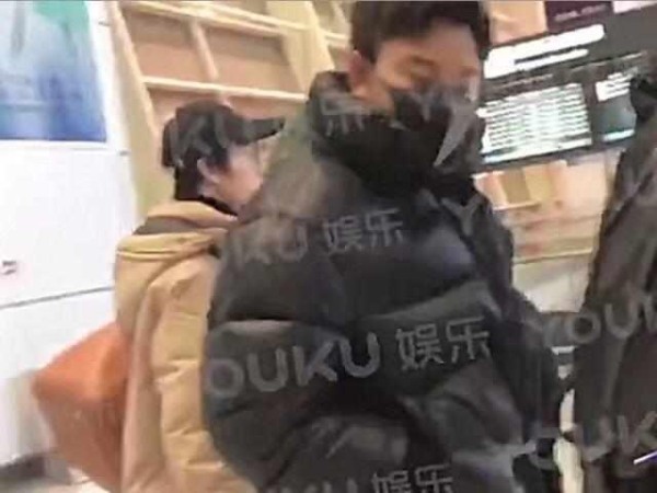 亮哥回家看爱女甜馨高烧不退, 他也面容憔悴, 网友: 父女俩令人担忧与同情!