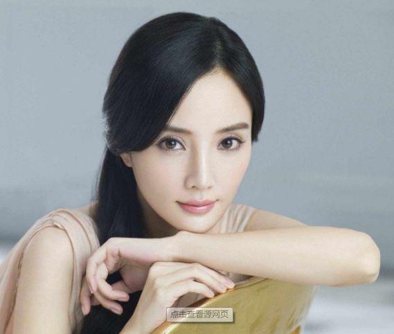 贾乃亮开现场直播，旁边的小姐姐亮了，颜值不输于李小璐