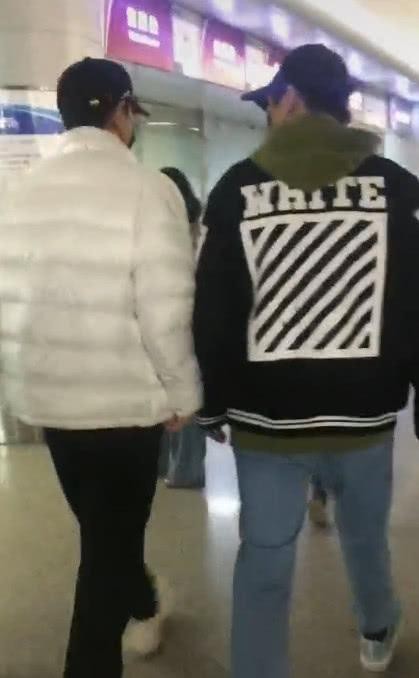 粉丝在机场等金瀚一宿没等到 贾乃亮暖心帮粉丝向其本人确认行踪