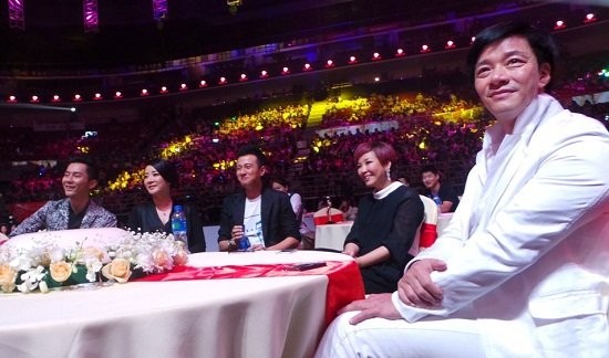 李静娱乐圈好人缘 创业五周年获百位明星祝贺