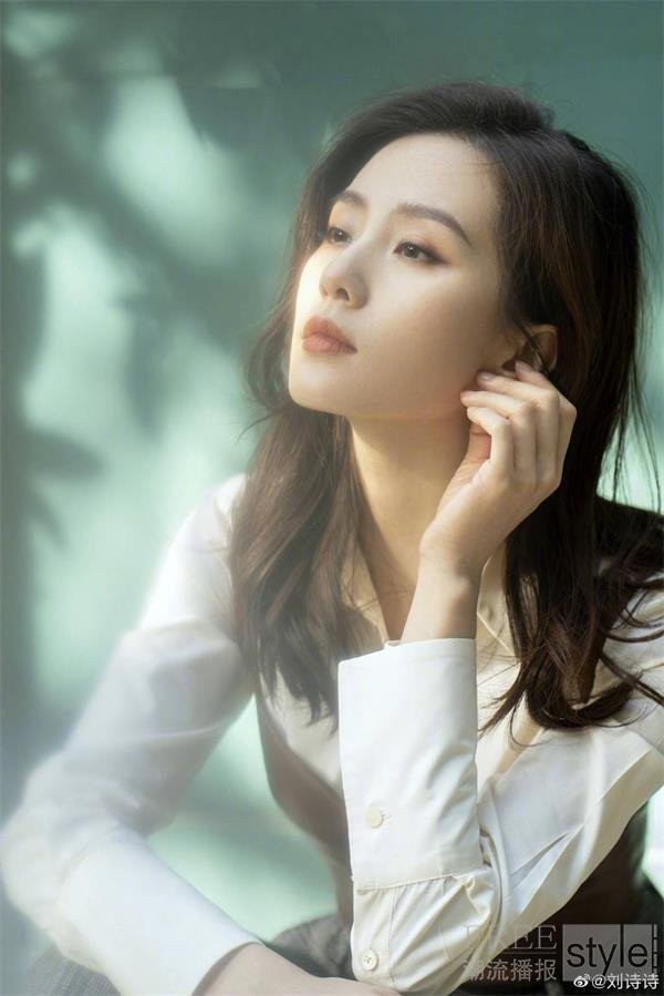 女艺人妆容这么美，妆前这一步很重要！