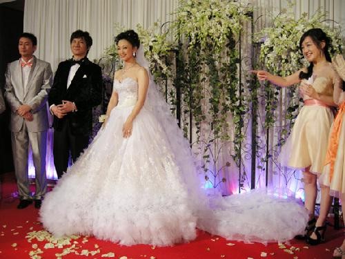 甜蜜型八卦 罗海琼婚纱定制背后的秘密（图）