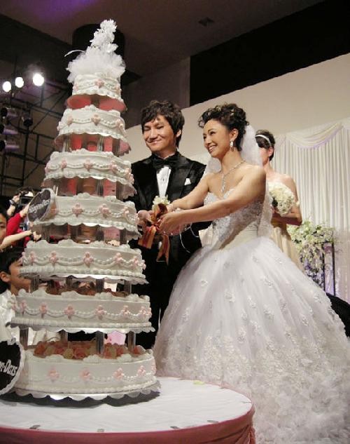 甜蜜型八卦 罗海琼婚纱定制背后的秘密（图）