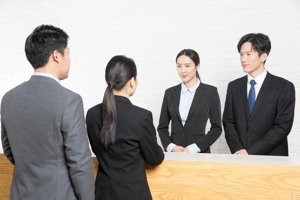 《真人秀行业内部竞争揭秘：各节目和明星之间的较量》 图2