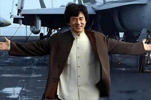 成龙70岁生日发文：老当益壮，获圈内好友祝福。