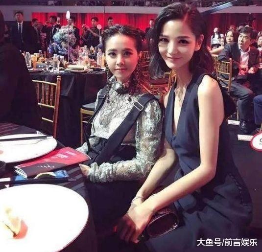 明星与粉丝同框被秒杀，马思纯土掉渣，赵薇老十岁，高圆圆都输了