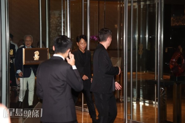 李克勤。